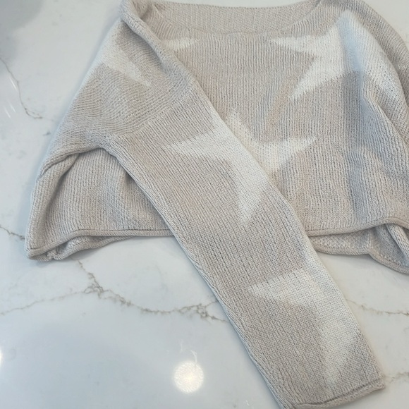 Great comfortable lightweight sweater - Picture 2 of 2